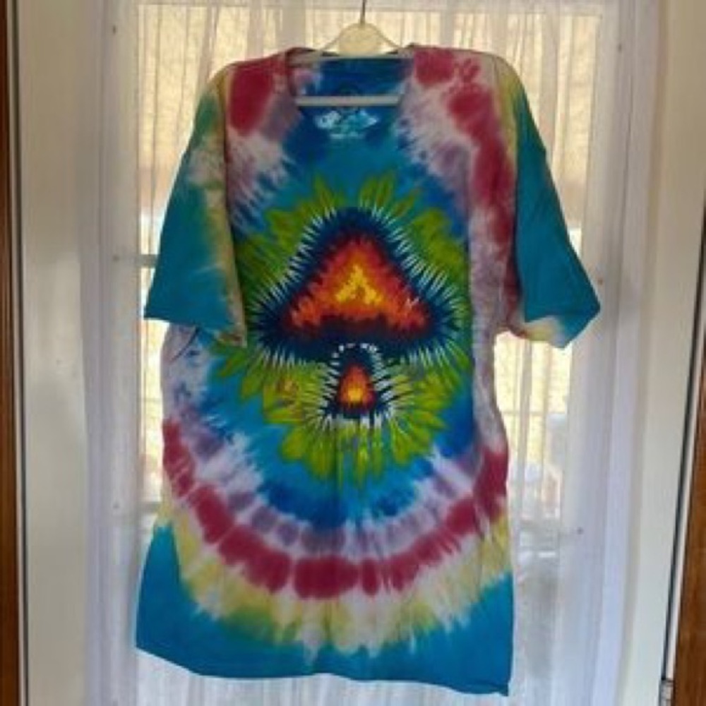 Tie-Dye Short Sleeve Tee with Vibrant Multicolor Mushroom Design